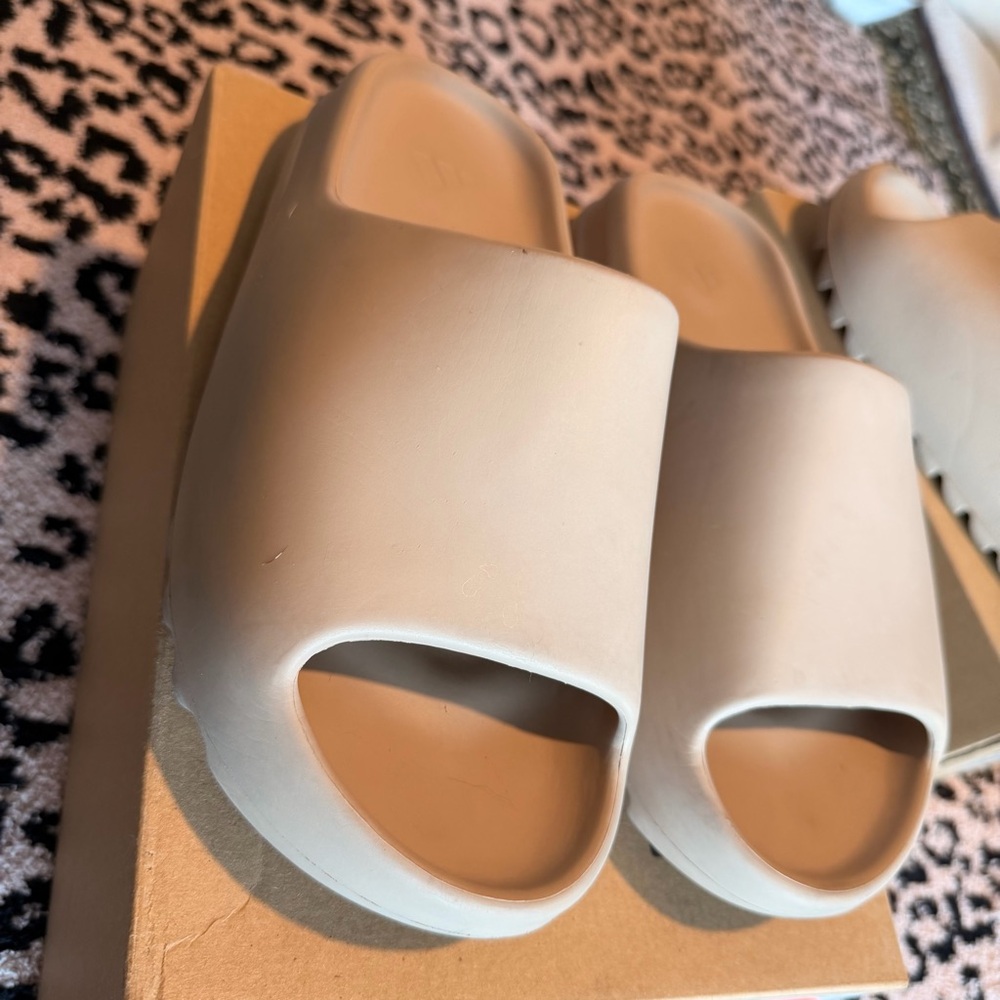 Yeezy Slides - Mens 10
